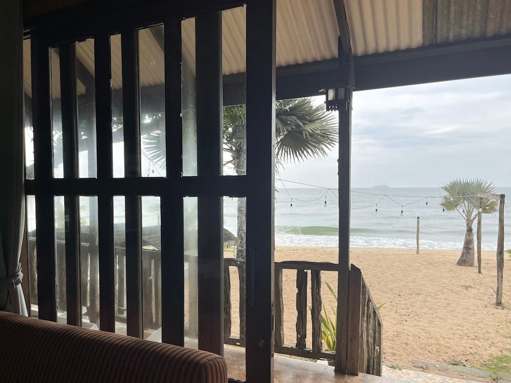 BEACH FRONT BEST VIEW photo 3