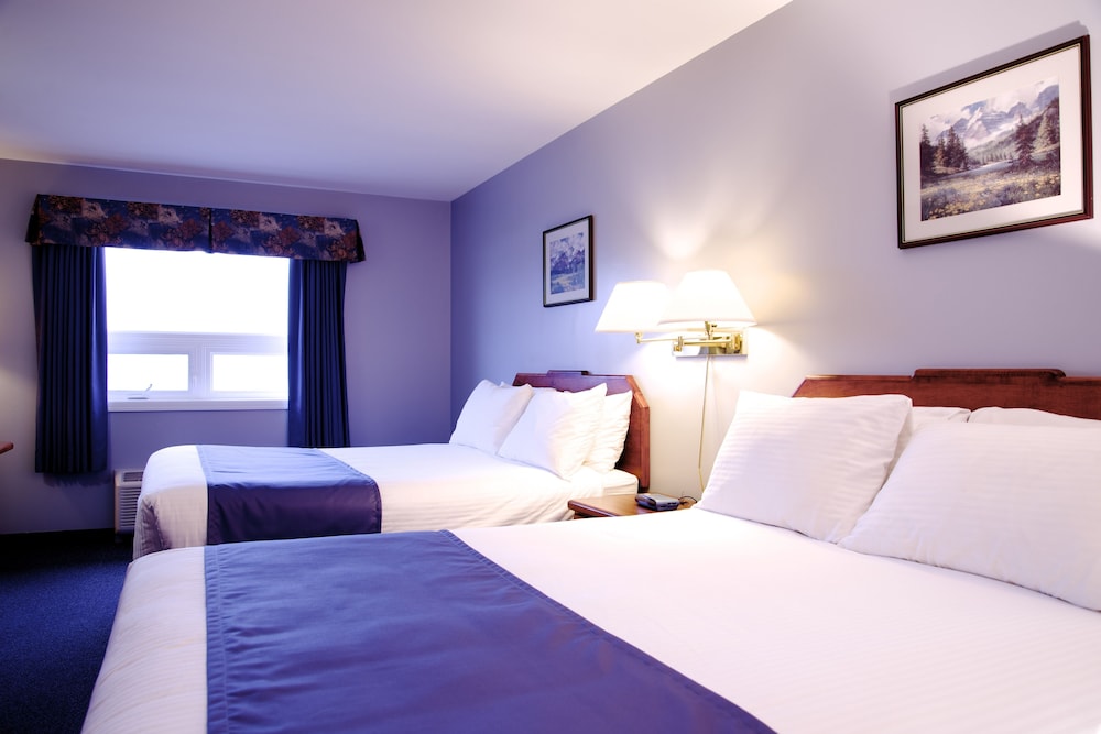 Standard Room, 2 Queen Beds photo 2