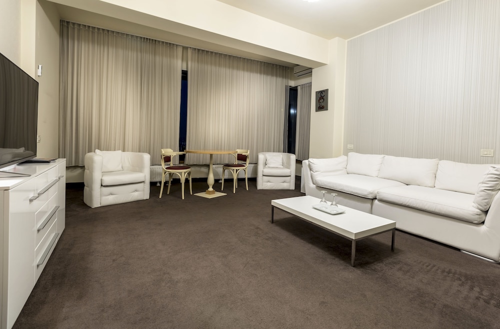 One-Bedroom Suite