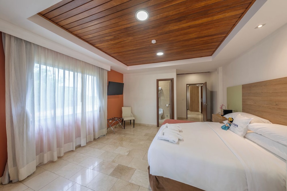 2 Double Bed, Junior Suite, Balcony - Photo 2
