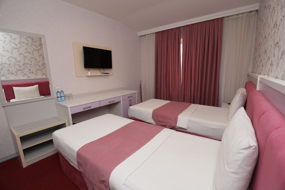 Superior Suite, Multiple Beds, Pool Access, City View photo 2