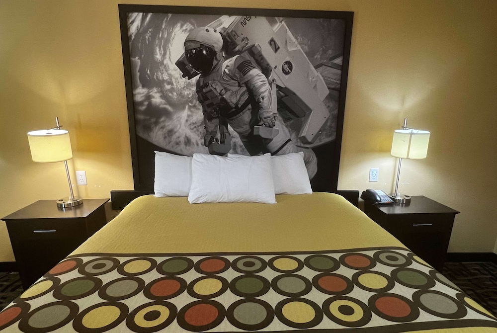 Standard Room, 1 King Bed - Photo 3