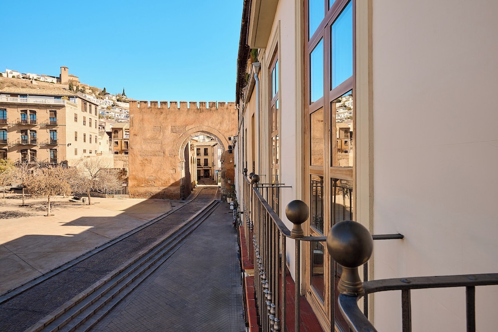 Deluxe Room, Balcony, City View (Puerta Elvira)