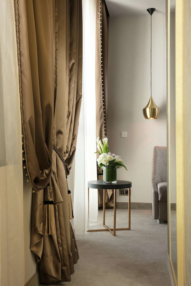 Queen Junior Suite