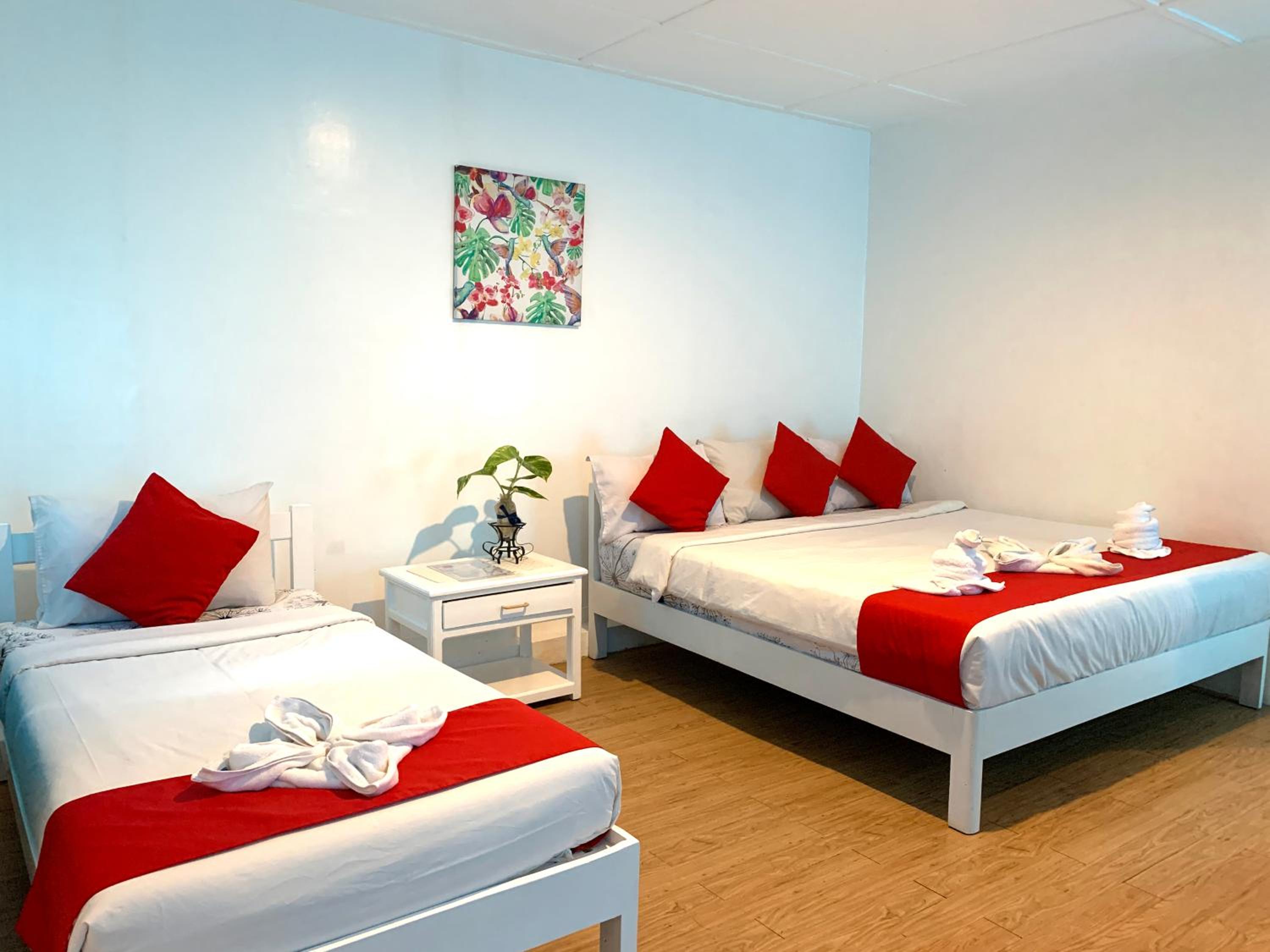 Deluxe Family Room - Photo 2