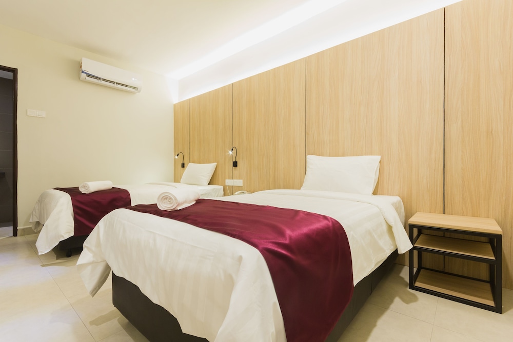 Business Twin Room - Photo 3