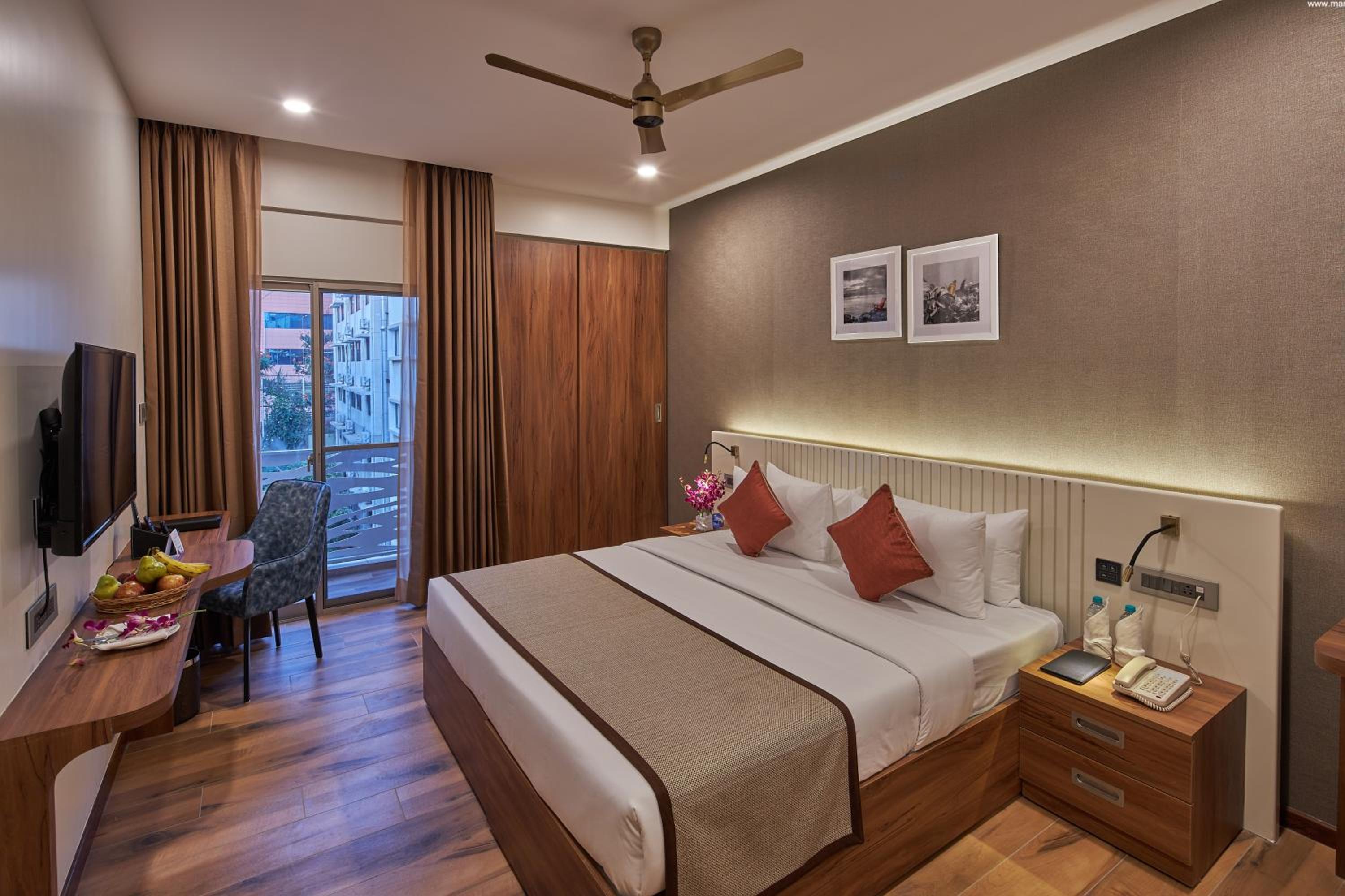 Premium King Room - Photo 1