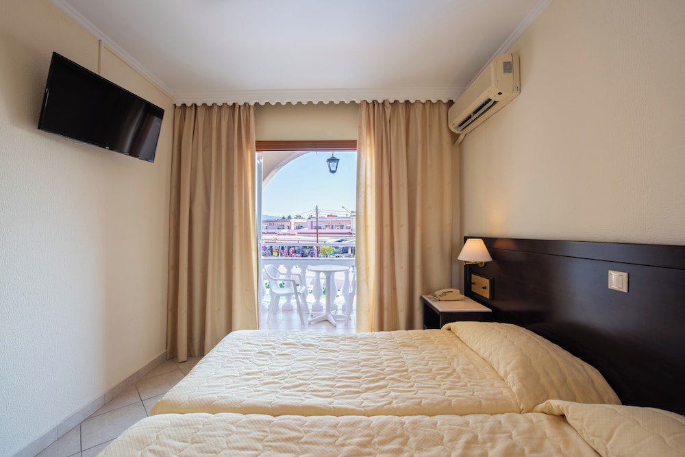 Classic Twin Room, Balcony, Pool View