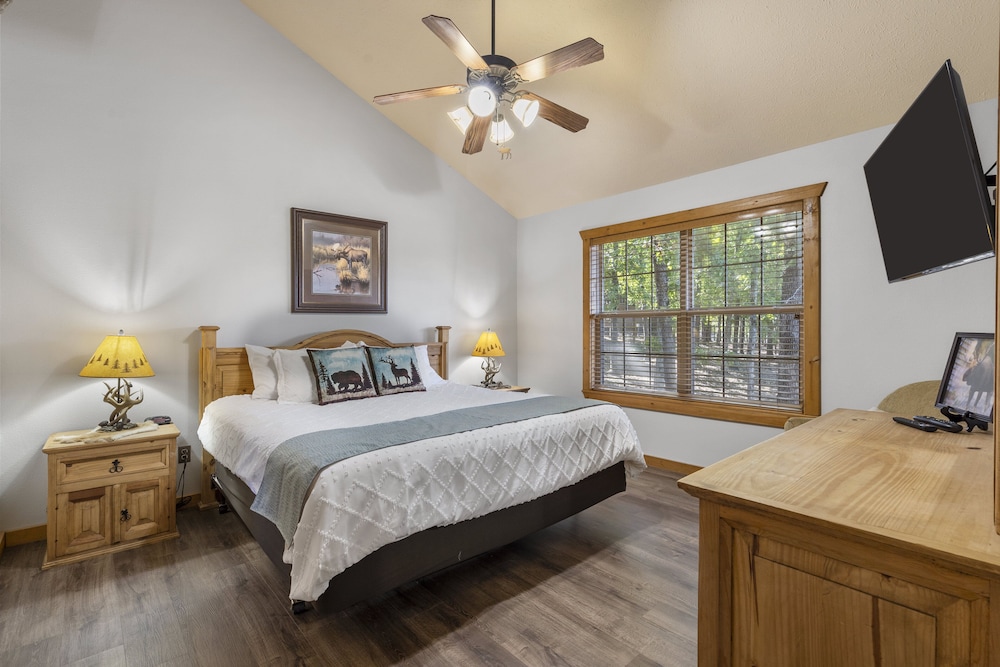 House, Multiple Beds, Balcony, Garden View (Grey Moose Lodge) photo 1