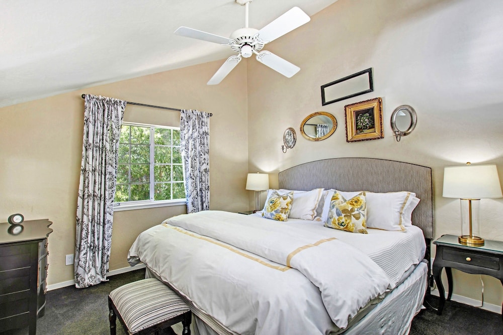 Suite, 1 King Bed with Sofa bed, Patio
