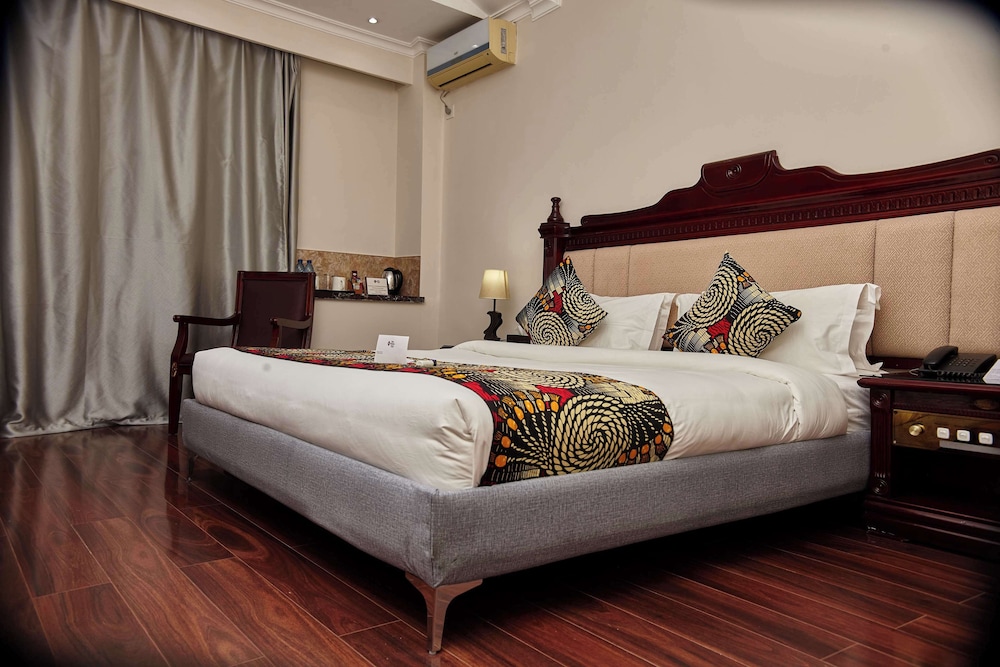 Standard Room, 1 King Bed, Non Smoking, City View photo 2