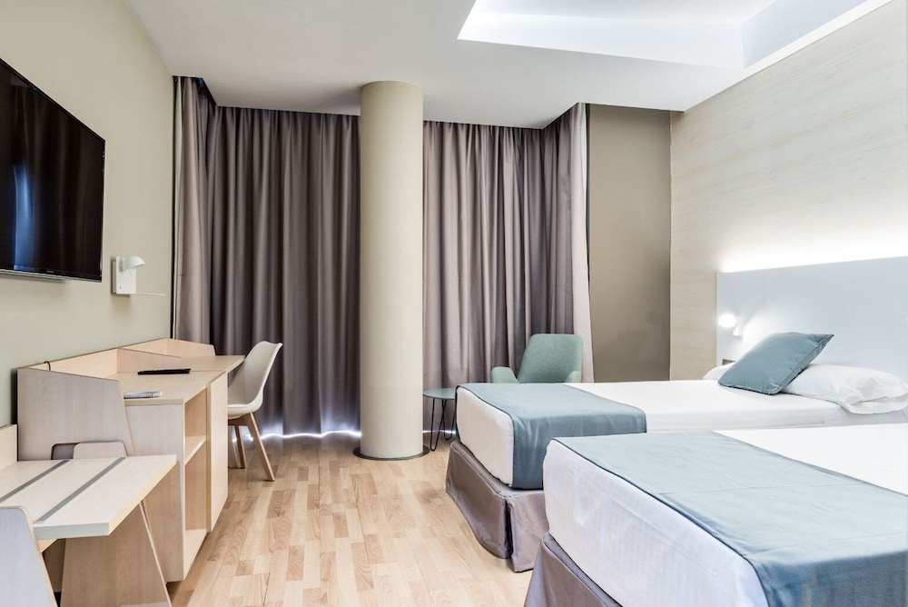 Double or Twin Room, Mobility Accessible photo 2