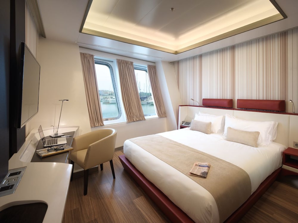 Basic Double Room, 1 King Bed photo 1