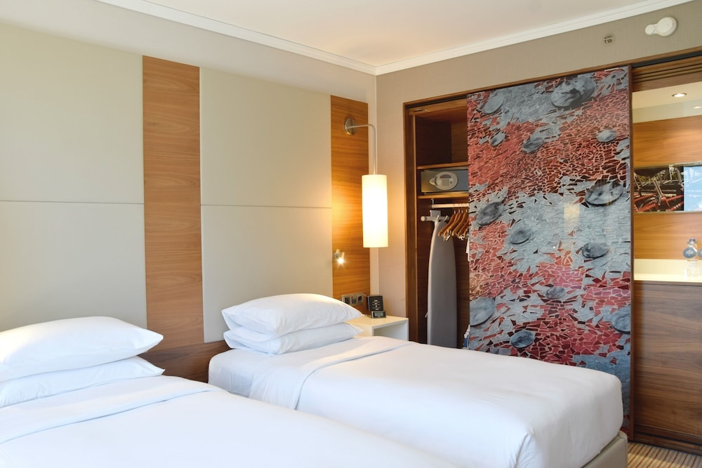 Twin Room (Sky View)