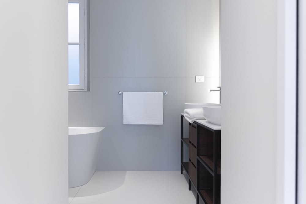 Basic Apartment, Ensuite photo 3