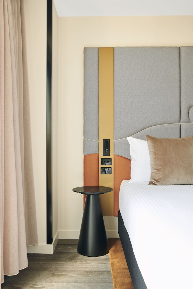 Skyline View Plus King (Weekly Housekeeping) - Photo 2