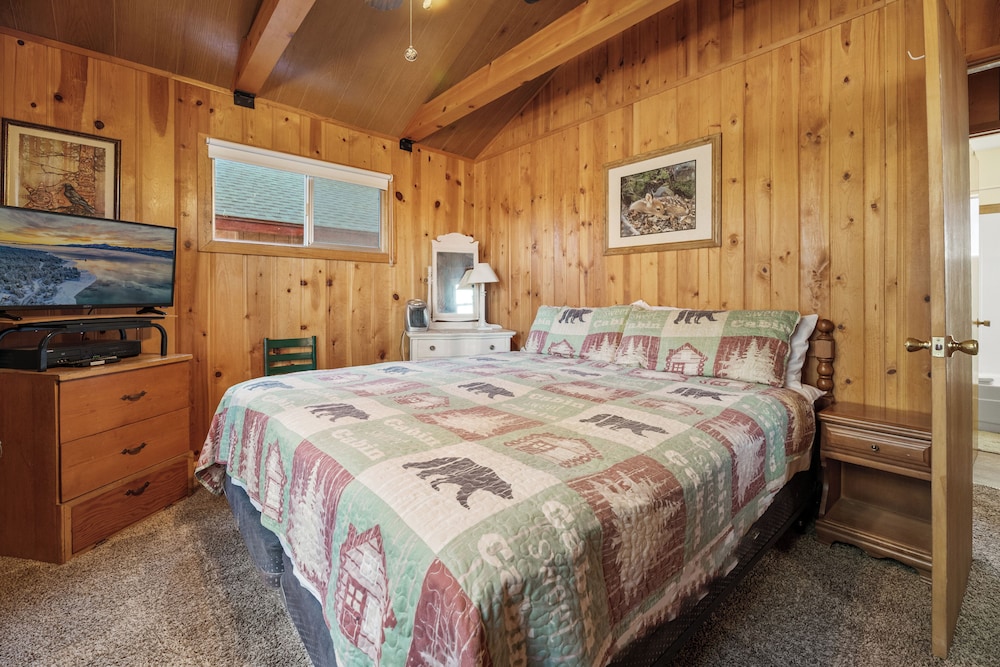 House, Multiple Beds, Patio, Mountain View photo 2