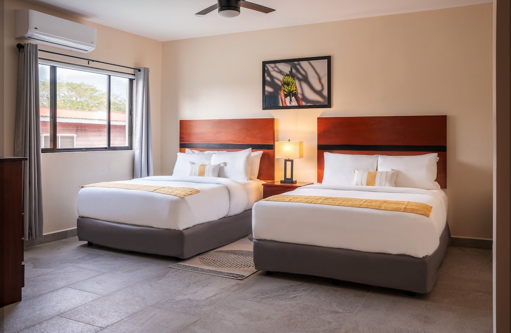 Standard Room, 2 Queen Beds photo 2