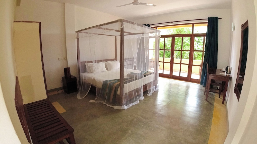 Standard Double Room - Photo 12