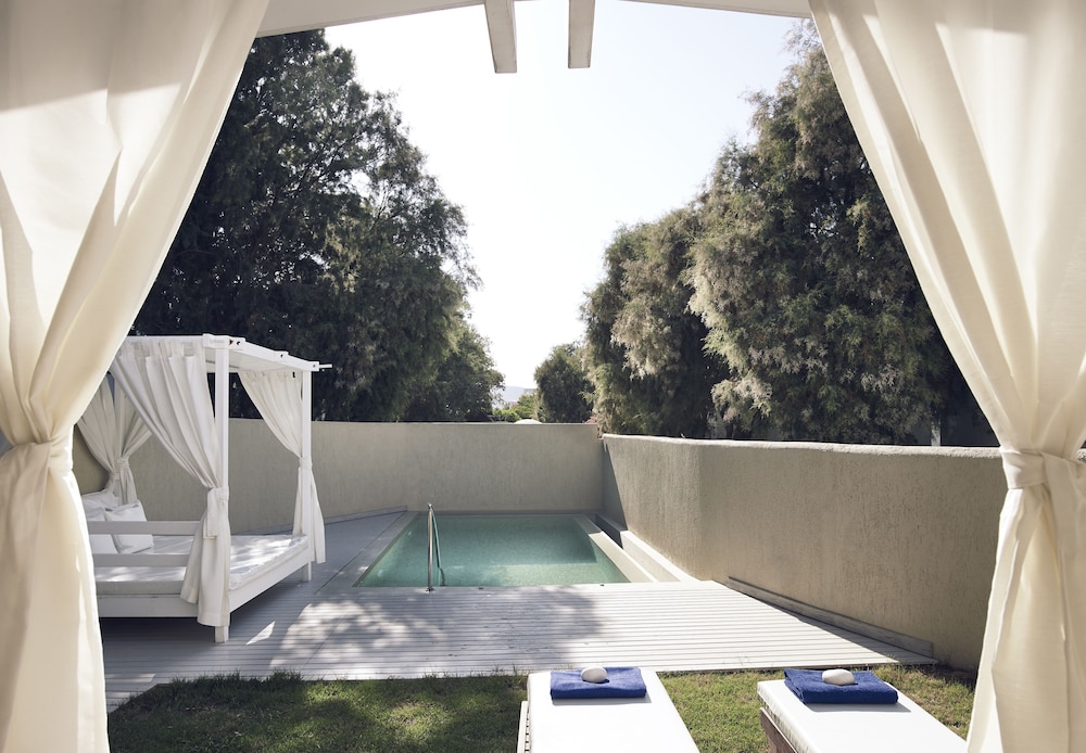 Sea View Spa Suite with Private Heated Pool and Beach Cabana