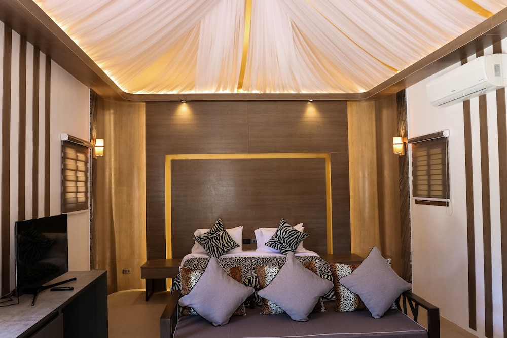 Deluxe King Room - Photo 5