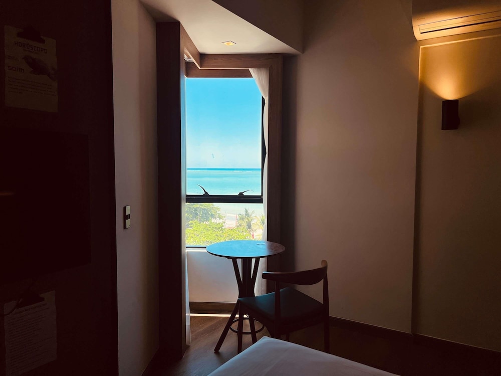Standard Room with a side sea view (1 double bed and 1 single bed) - Photo 1