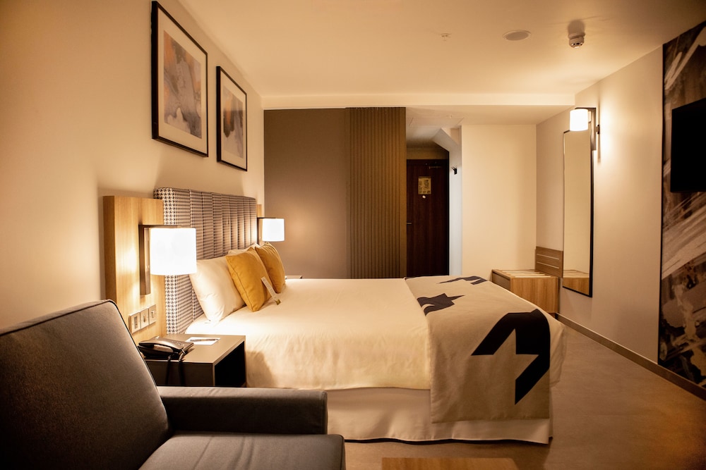 Deluxe Room, 1 Double or 2 Twin Beds, No Windows photo 3