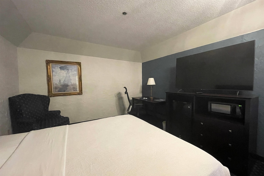 Deluxe Room, 2 Queen Beds, Non Smoking - Photo 8