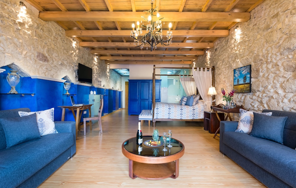Executive Suite - Photo 10
