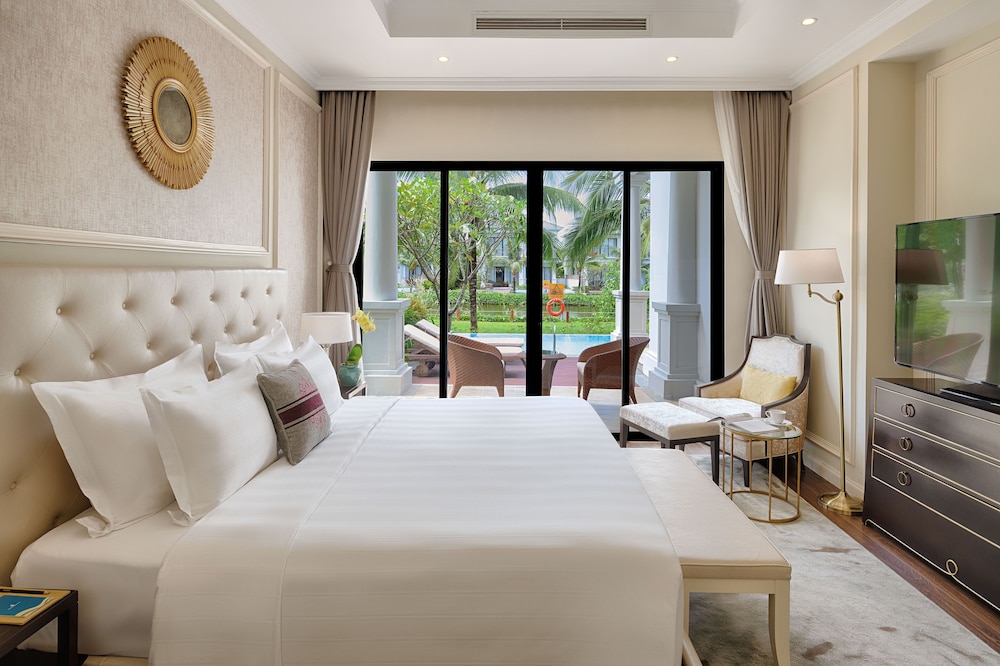 Two Bedroom Villa - Private Pool - VinWonders & Safari Parks Access - Photo 1
