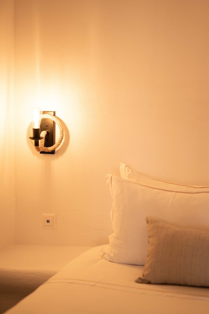 Junior Suite with Sea View & Caldera View