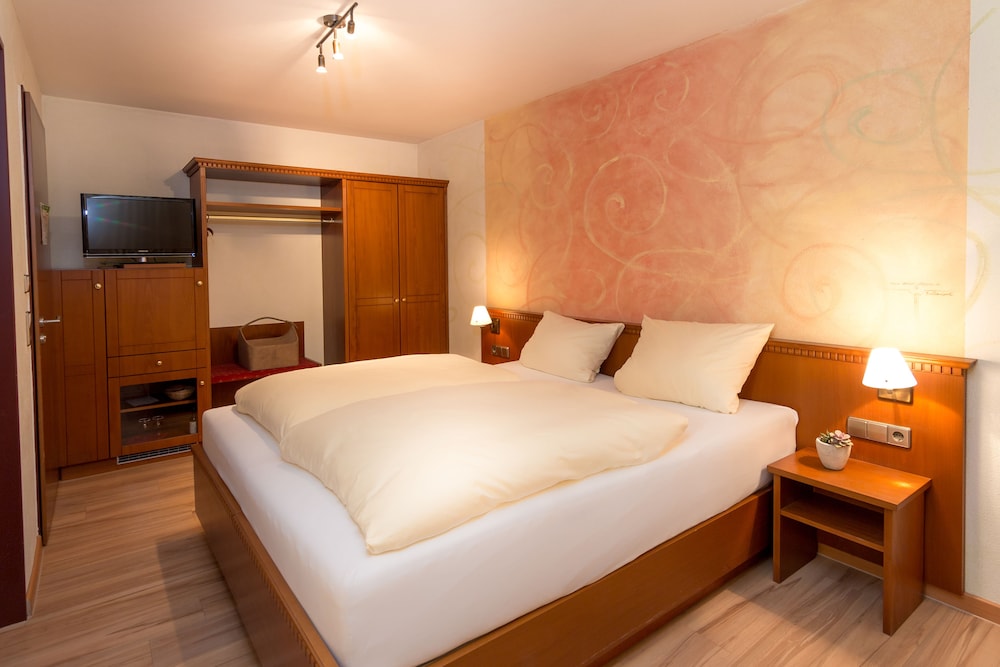 Basic Double Room photo 2