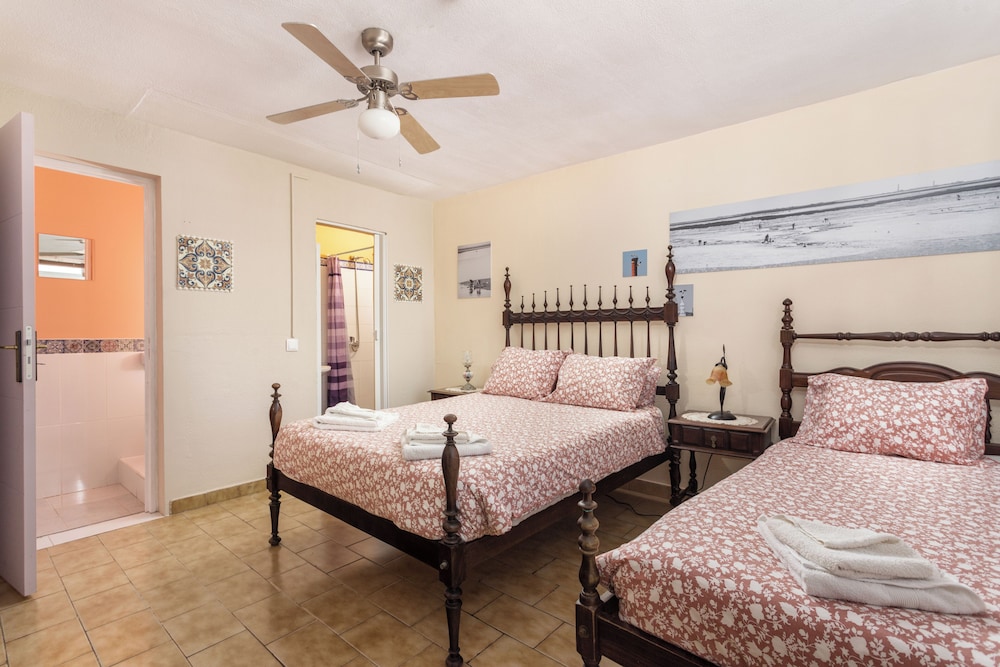 Classic Triple Room, 1 Bedroom, Partial Ocean View photo 2
