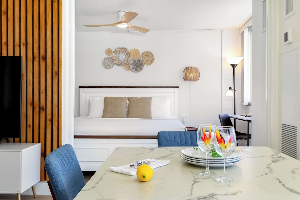 Ocean View 1BR at Ilikai Marina: Apartment, 1 Bedroom, Ocean View (0187) photo