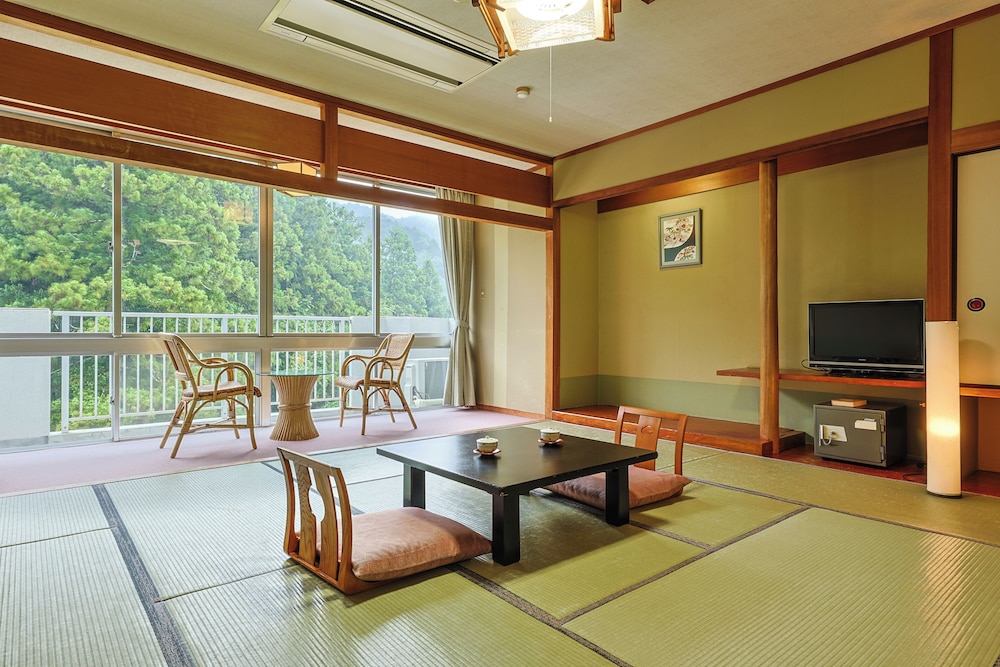 Japanese-Style Room 12.5 Tatami with Enclosed Veranda photo 1