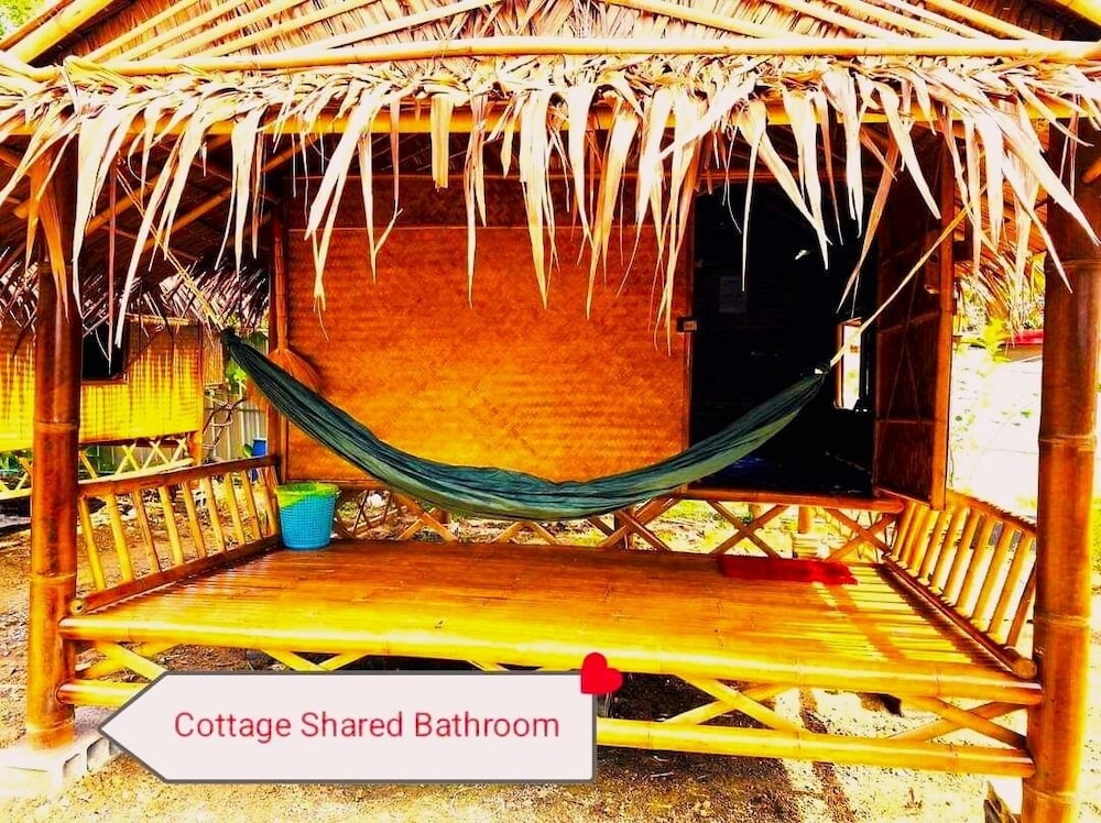 Bamboo Bungalow with Fan (Shared Bathroom) photo 1