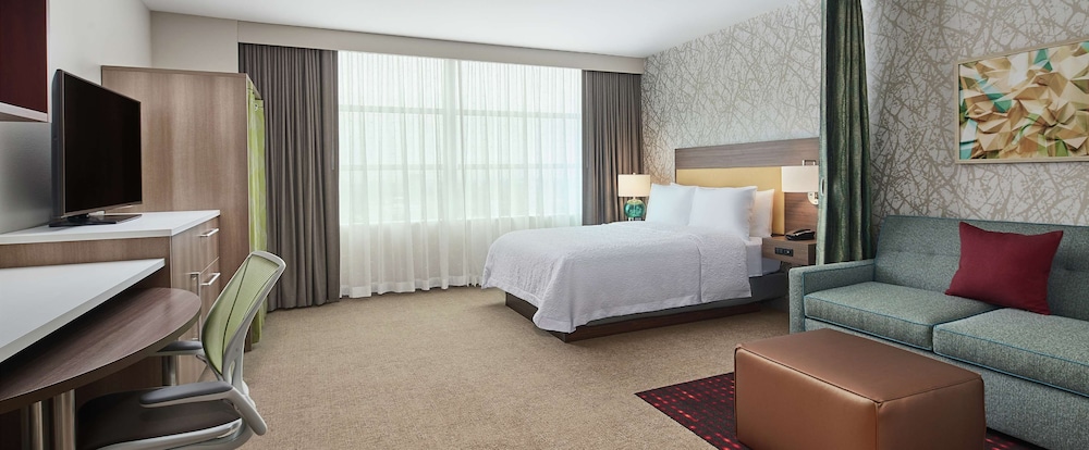 Studio, 1 Queen Bed, Accessible (Roll-in Shower) photo 3