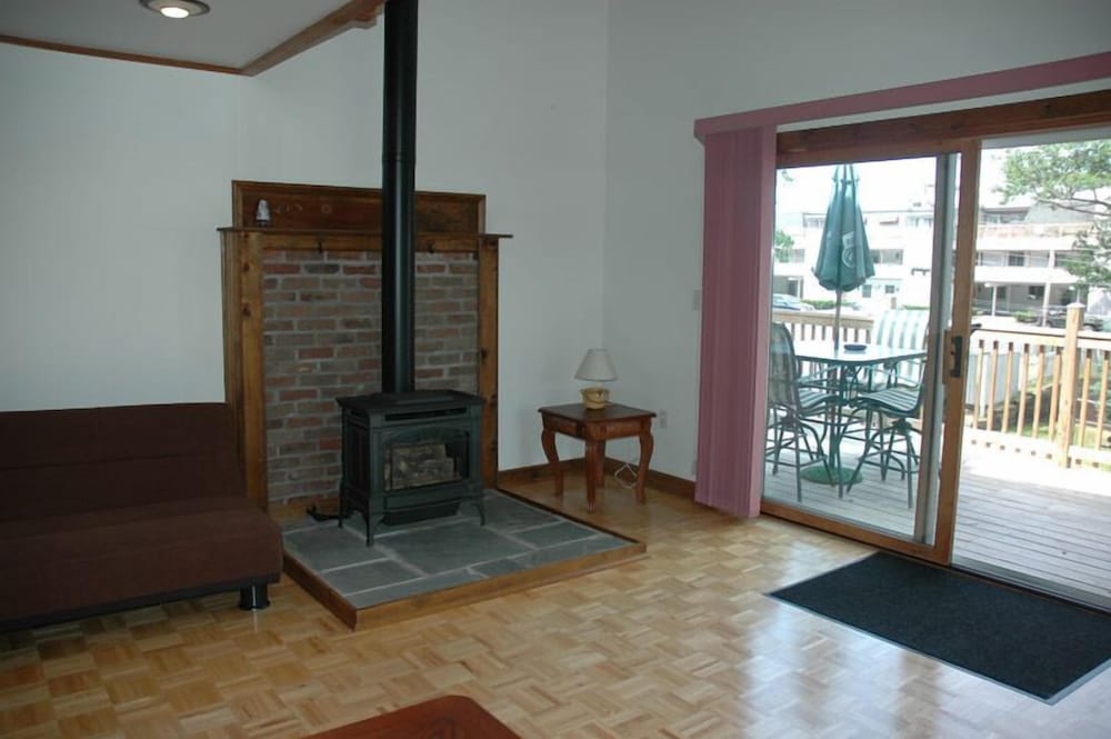 Premium Cottage, 2 Bedrooms, Loft, Kitchen, Deck and Lake View