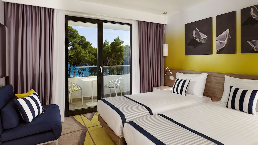 Room, Sea View (Guest) thumbnail 6