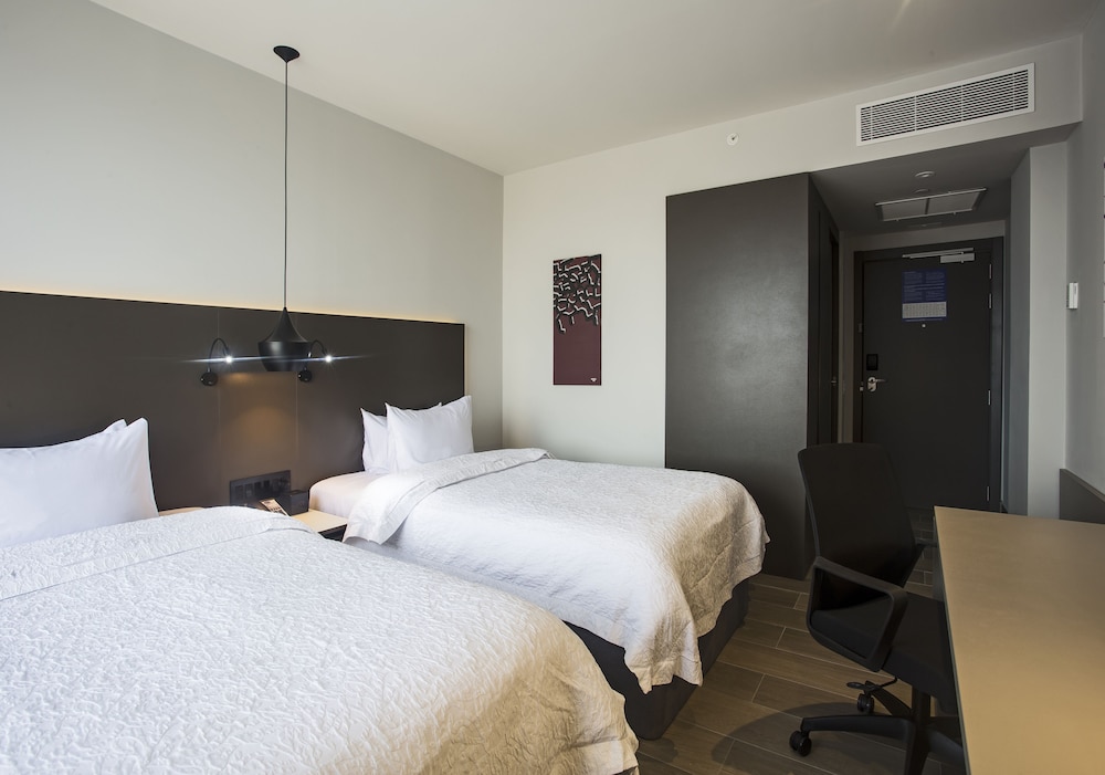 Twin Room, 2 Twin Beds, Non Smoking, Refrigerator - Photo 3