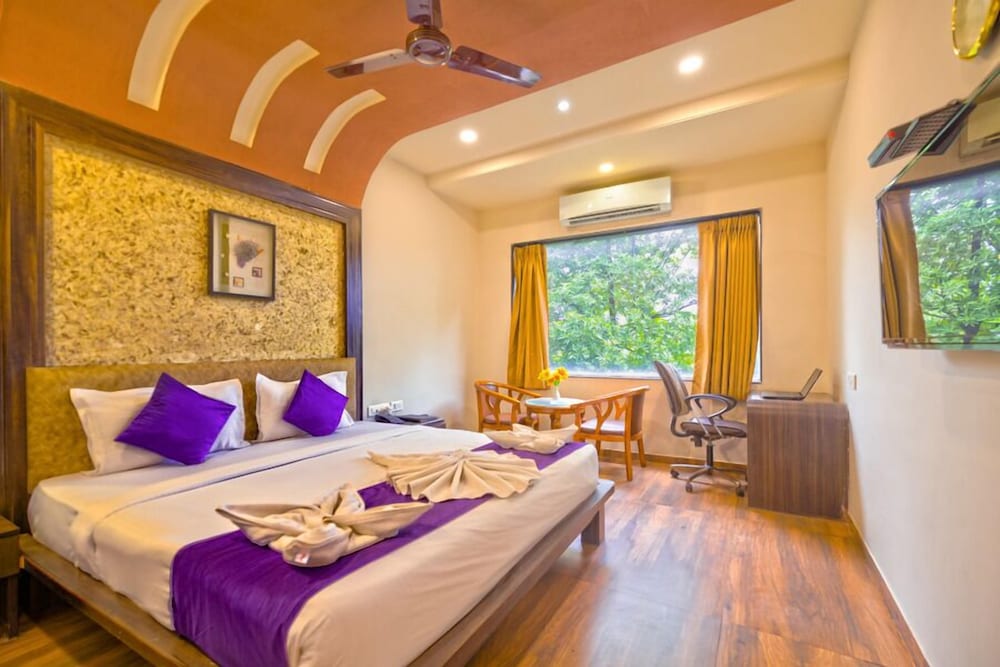 Deluxe Room - Photo 9