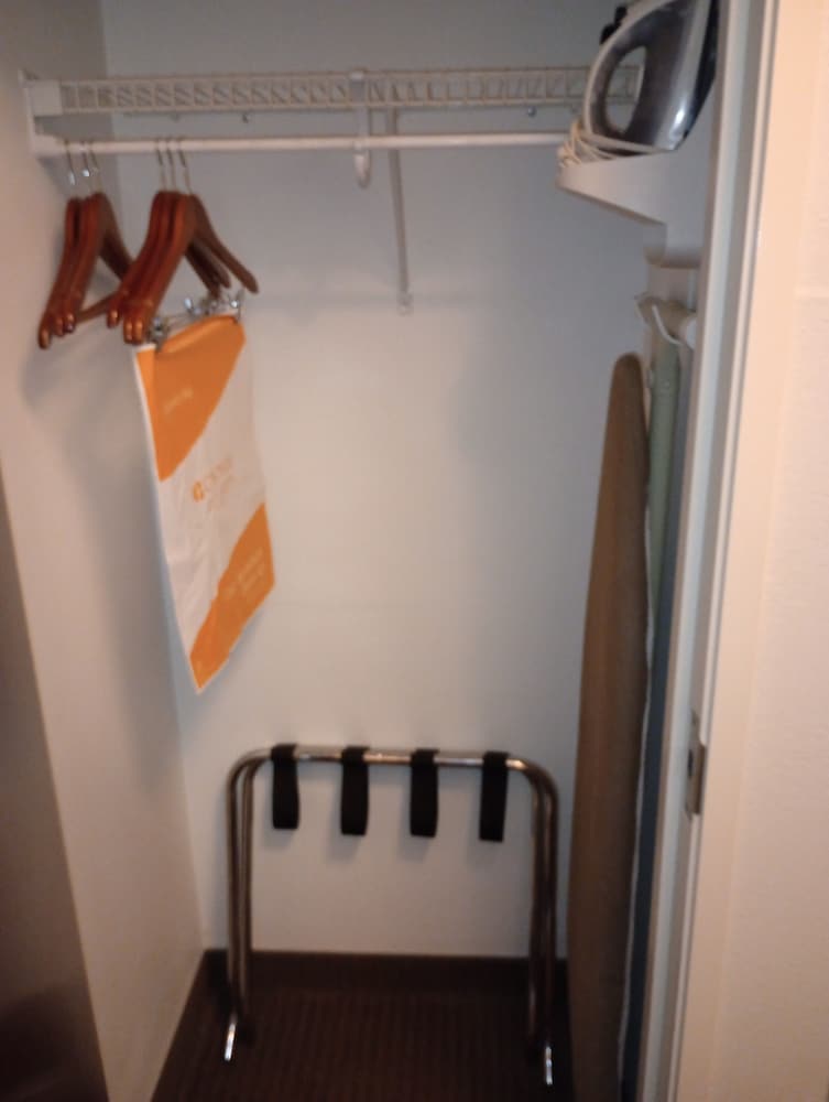 Room, 2 Queen Beds, Non Smoking - Photo 3