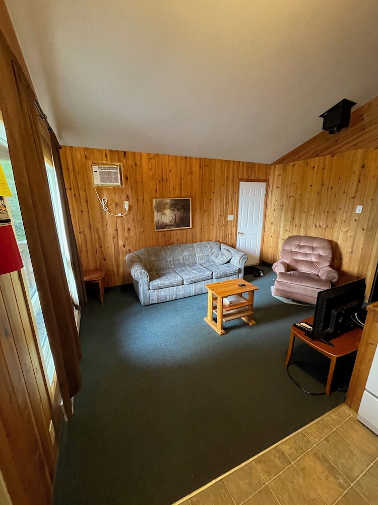 Classic Cabin, 2 Bedrooms, Beach View, Beachfront photo 3