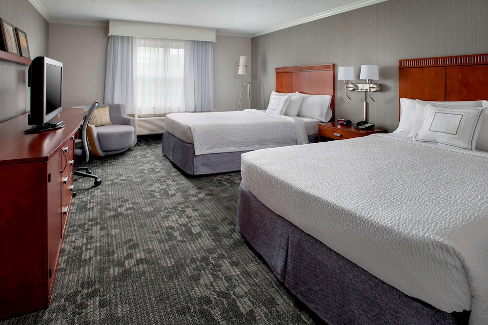 Room, 2 Double Beds, Accessible (Mobility Roll In Shower) - Photo 1