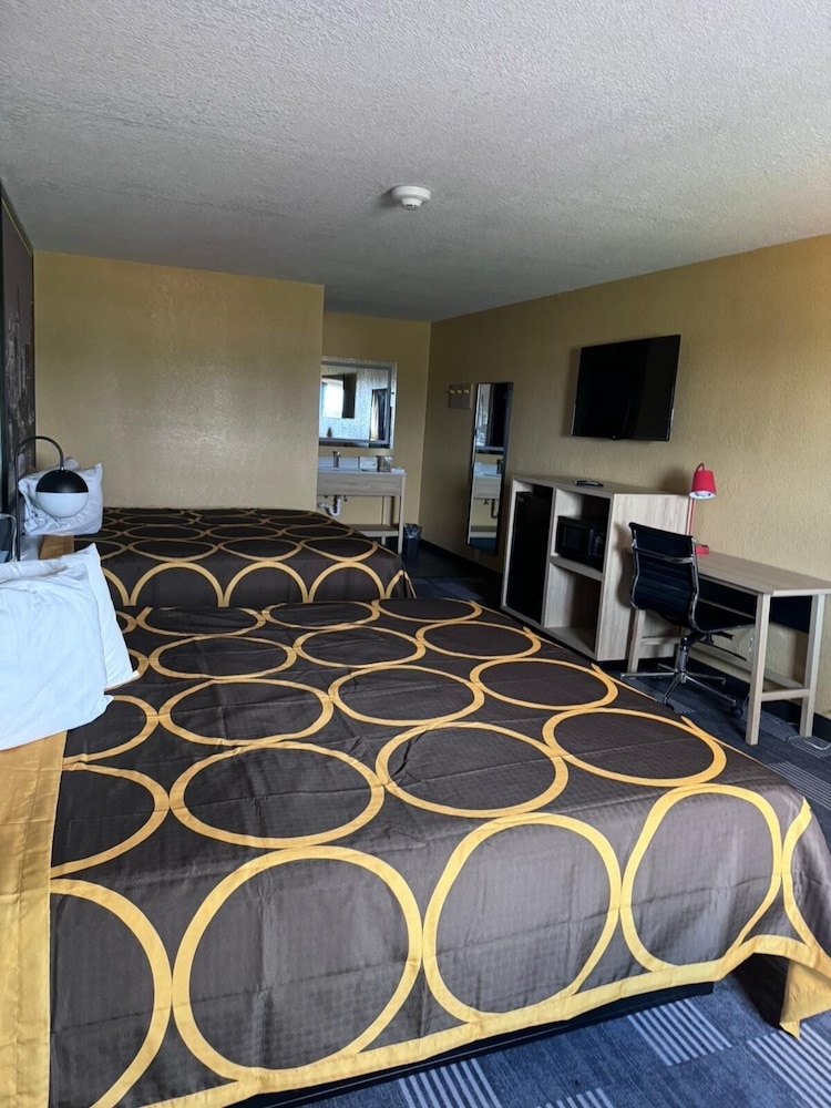 Room, Multiple Beds - Photo 1