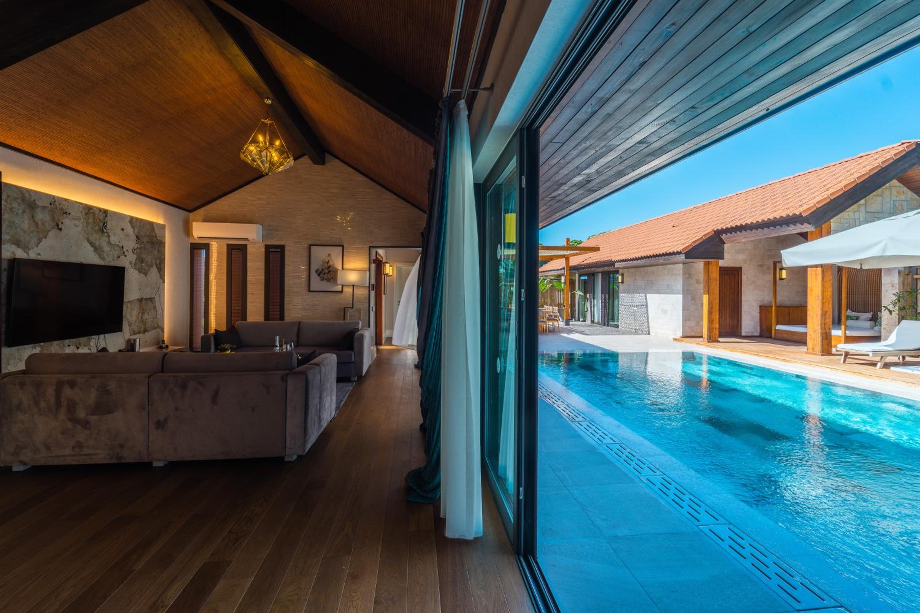 Superior Deluxe Villa with Private Pool (5 Adults + 2 Children) photo 2