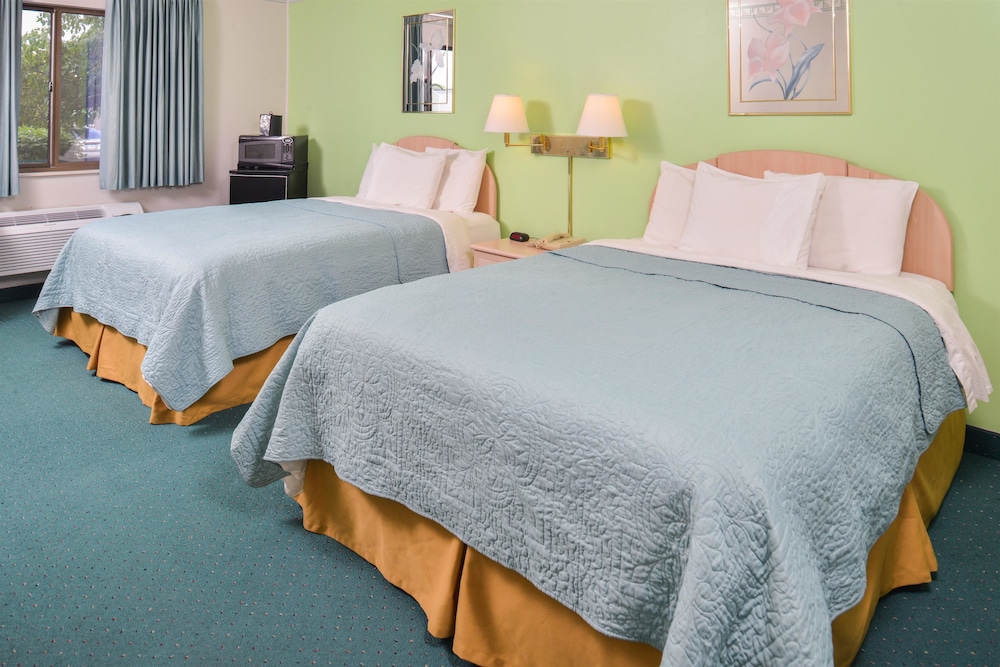Room, 2 Queen Beds, Non Smoking - Photo 1