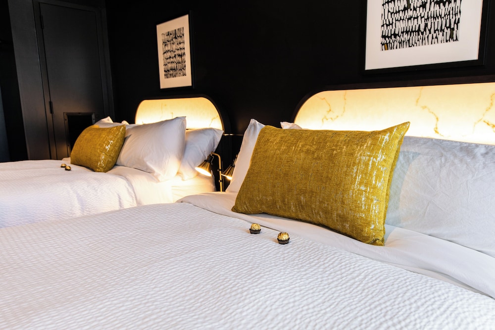 Single Room, 2 Queen Beds, Non Smoking