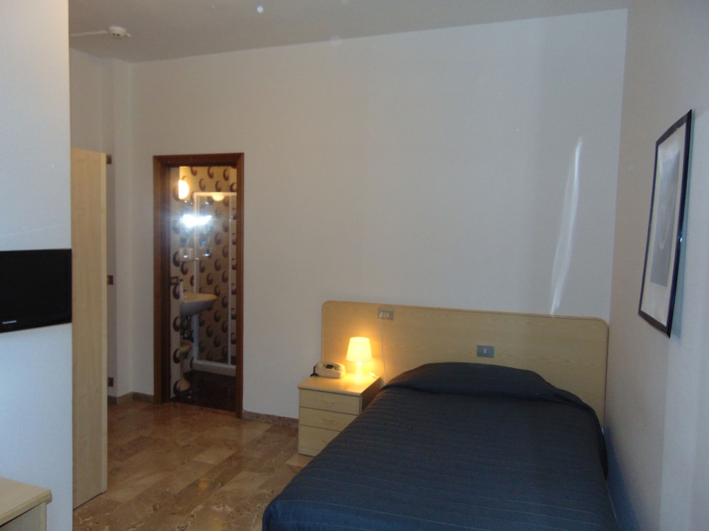 Single Room photo 1