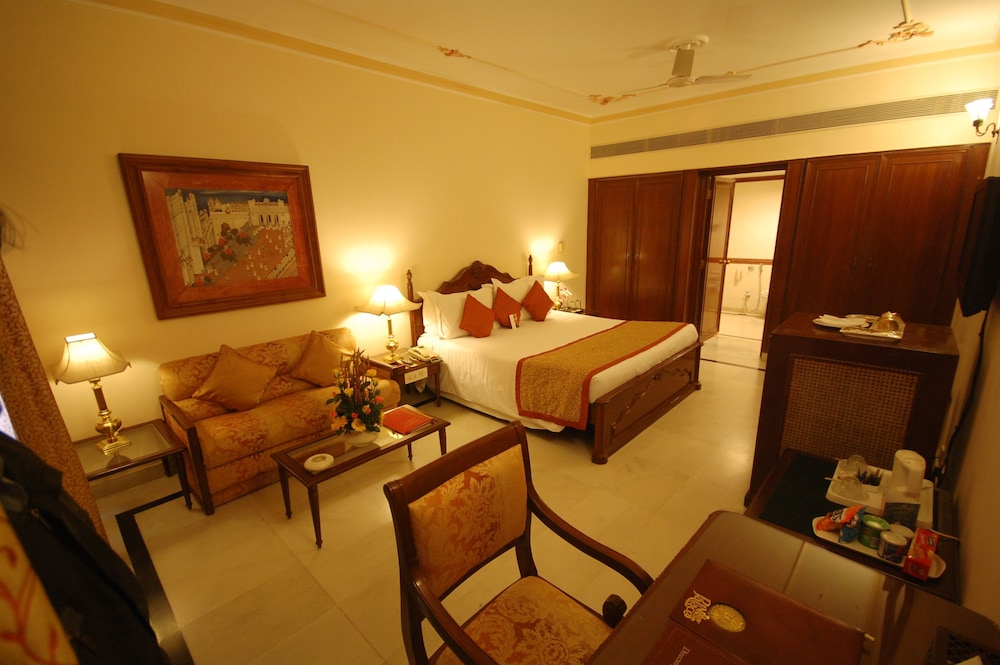 Palace Room - Photo 8